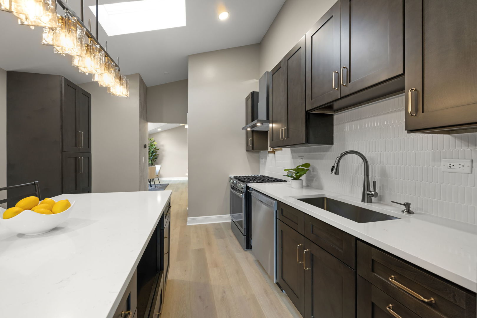 641 N Highview Avenue, Addison, IL 60101