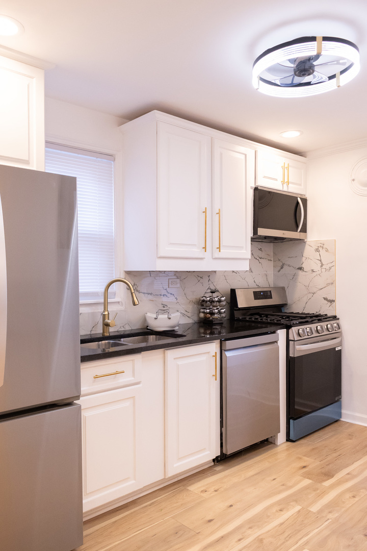 9237 S Justine Street, Chicago, IL 60620