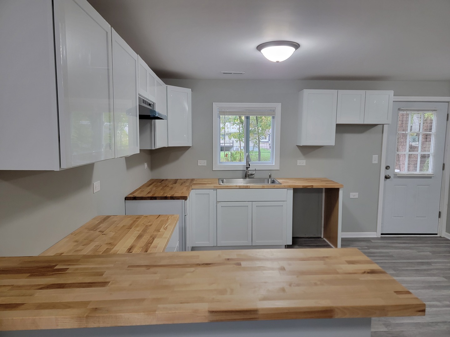 1718 Knoll Avenue, McHenry, IL 60050