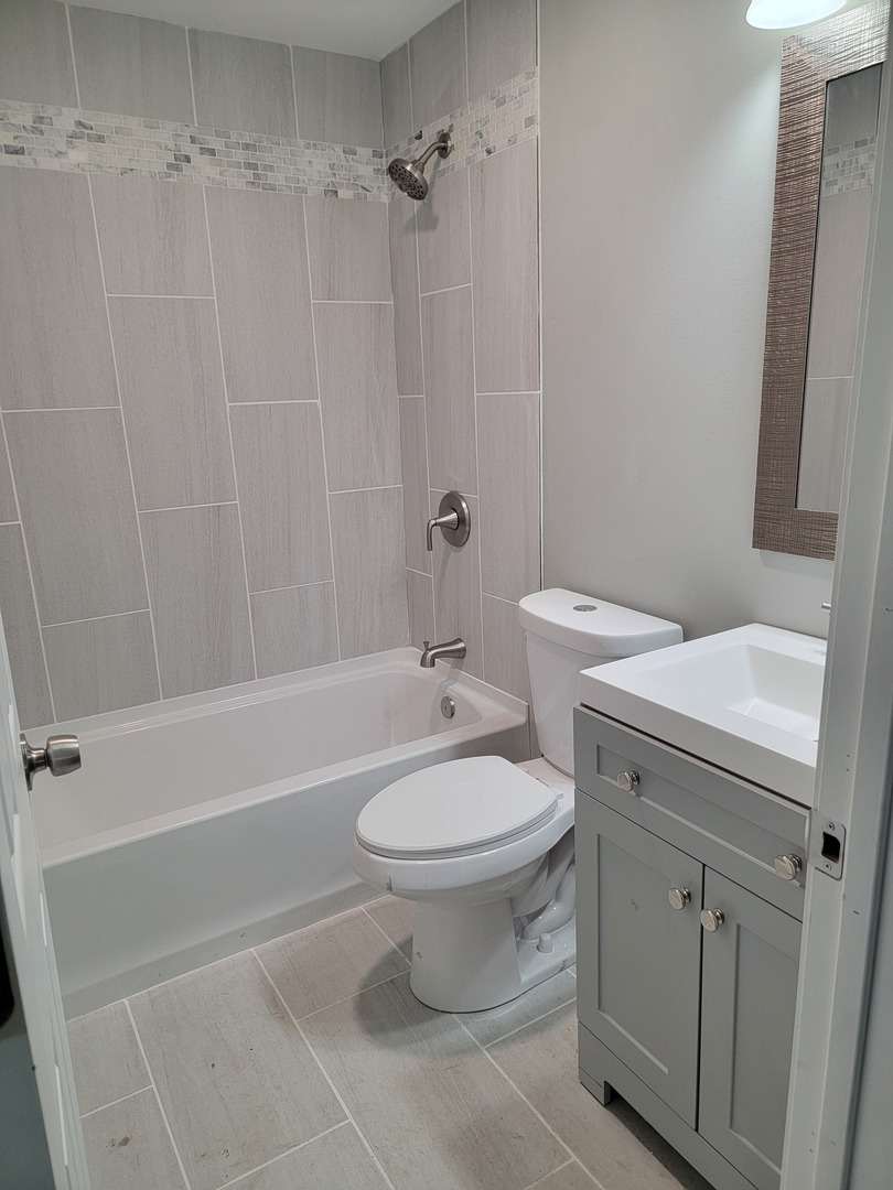 1718 Knoll Avenue, McHenry, IL 60050