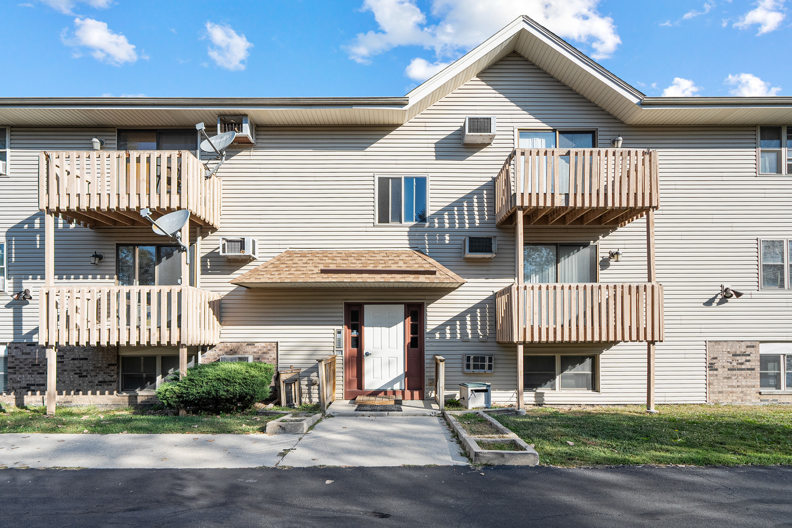 1521 Pioneer Road #7, Crest Hill, IL 60403