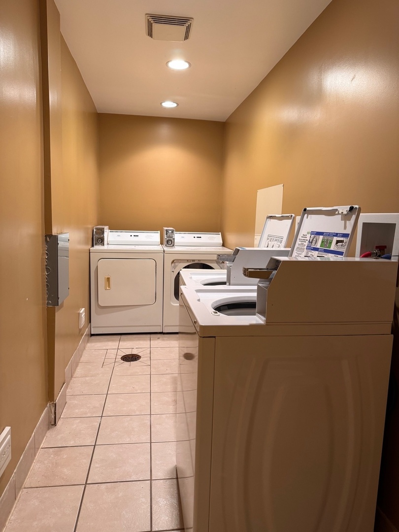 717 Strom Drive #1A, West Dundee, IL 60118