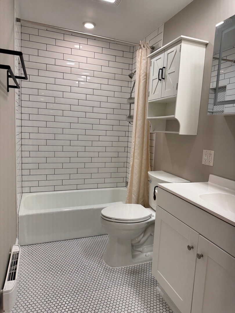 717 Strom Drive #1A, West Dundee, IL 60118