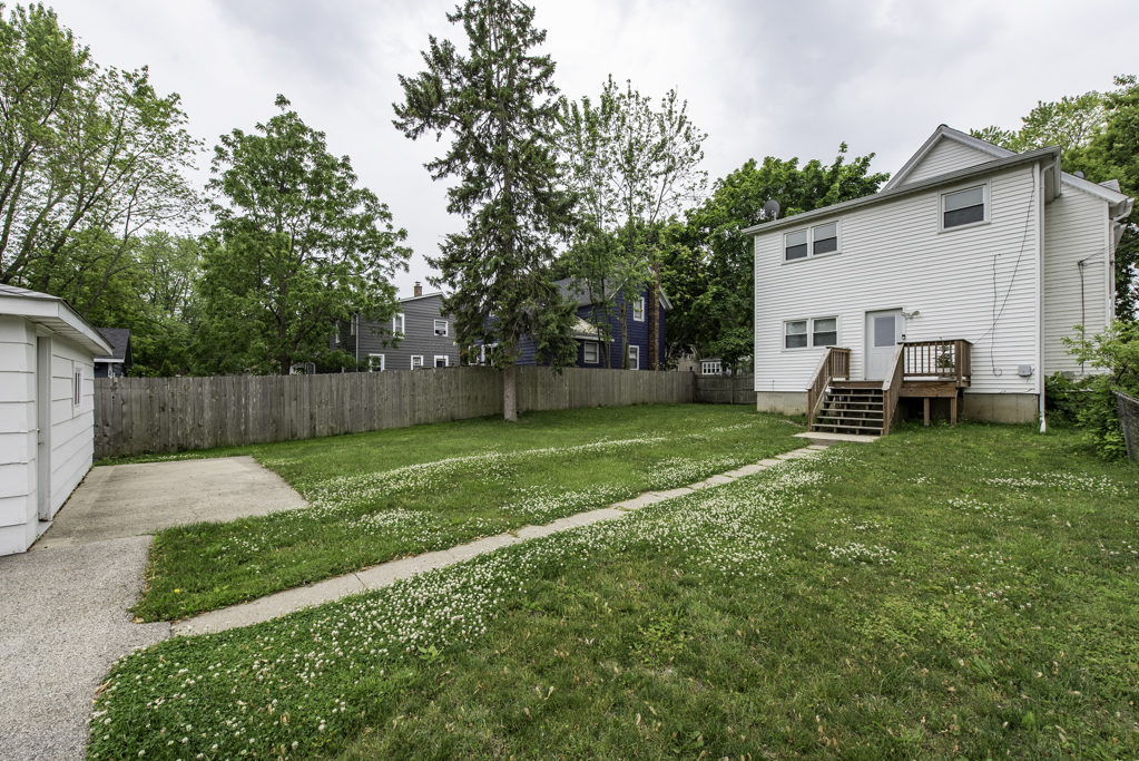 3011 Emmaus Avenue, Zion, IL 60099