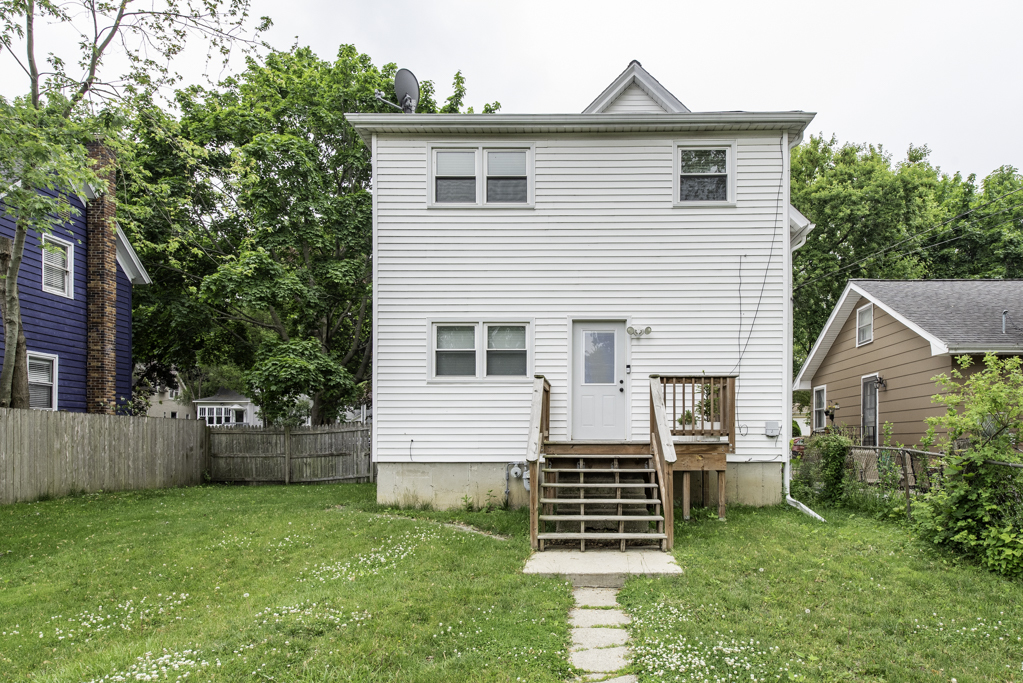 3011 Emmaus Avenue, Zion, IL 60099