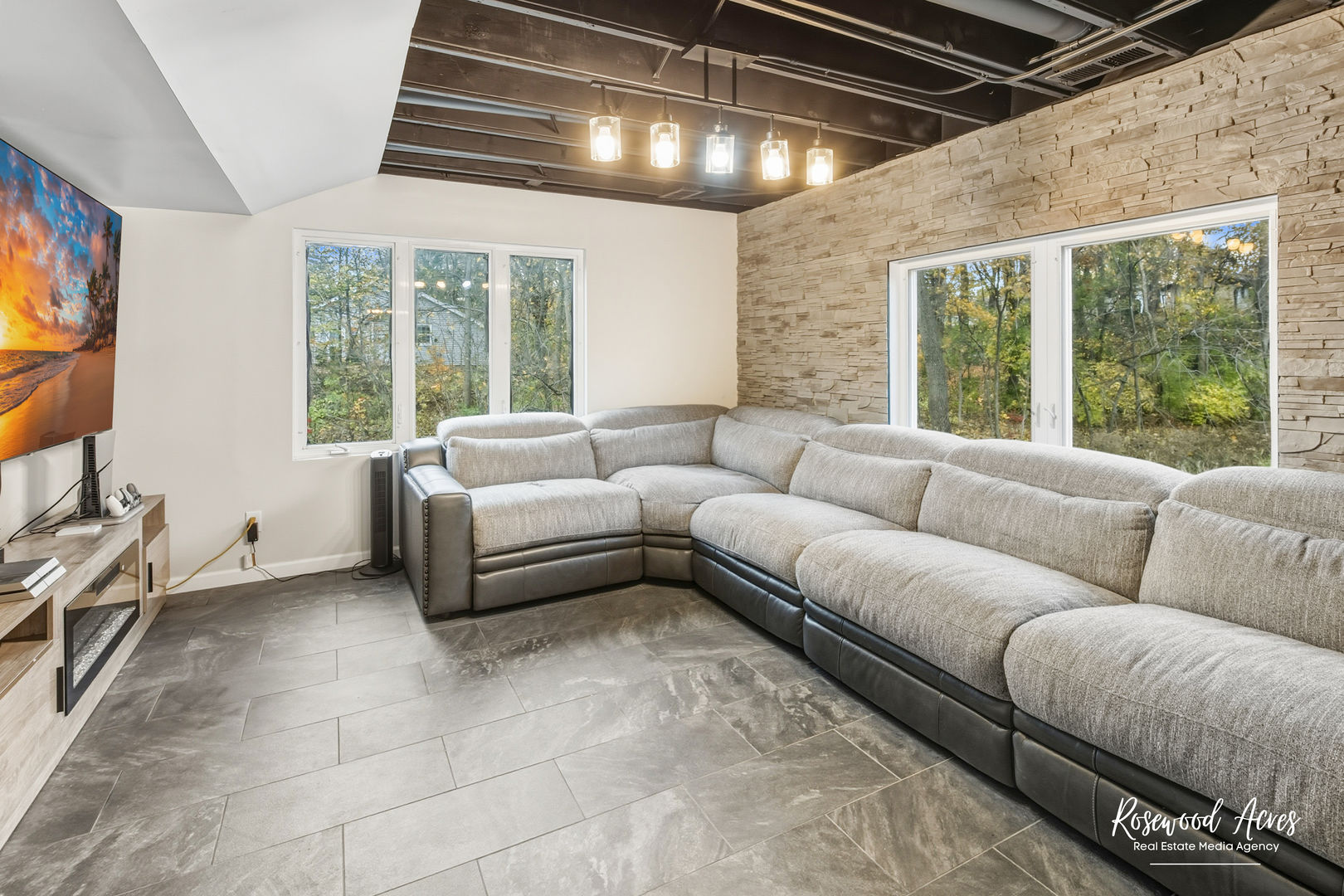 328 N Brookshore Drive, Shorewood, IL 60404