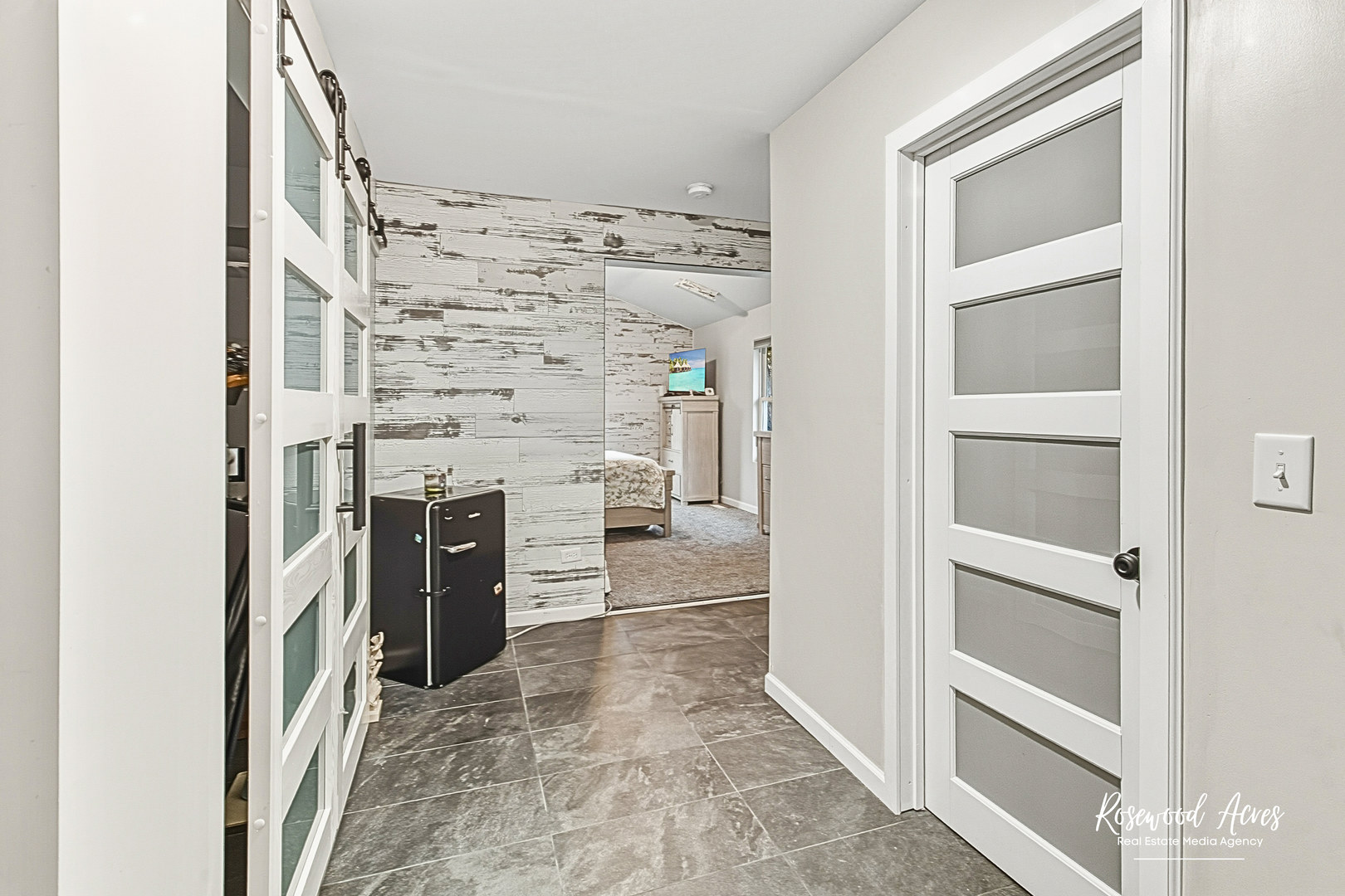 328 N Brookshore Drive, Shorewood, IL 60404