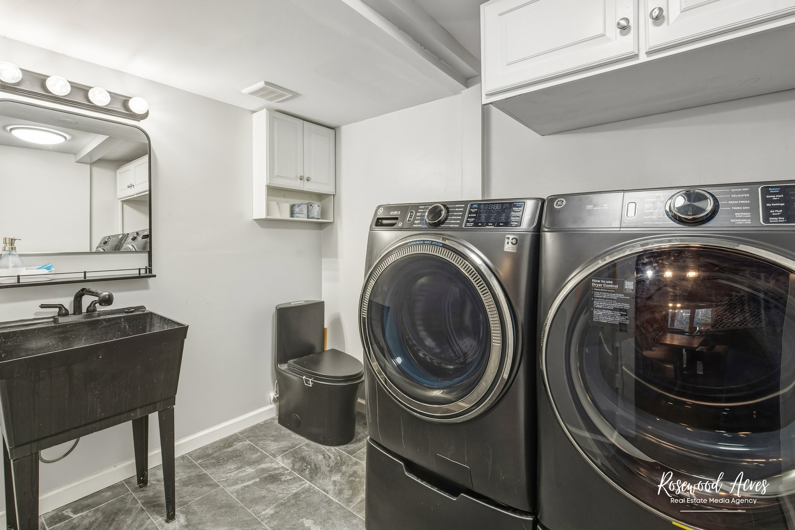 328 N Brookshore Drive, Shorewood, IL 60404