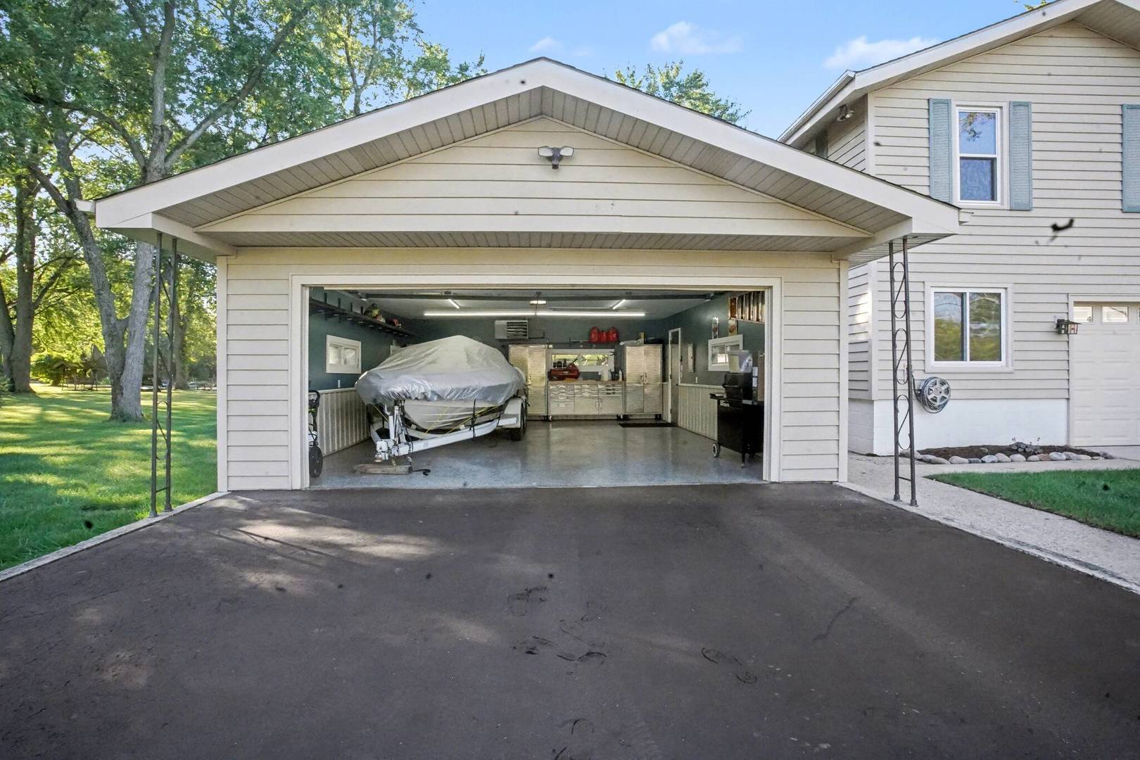 26033 W Catfish Drive, Wilmington, IL 60481