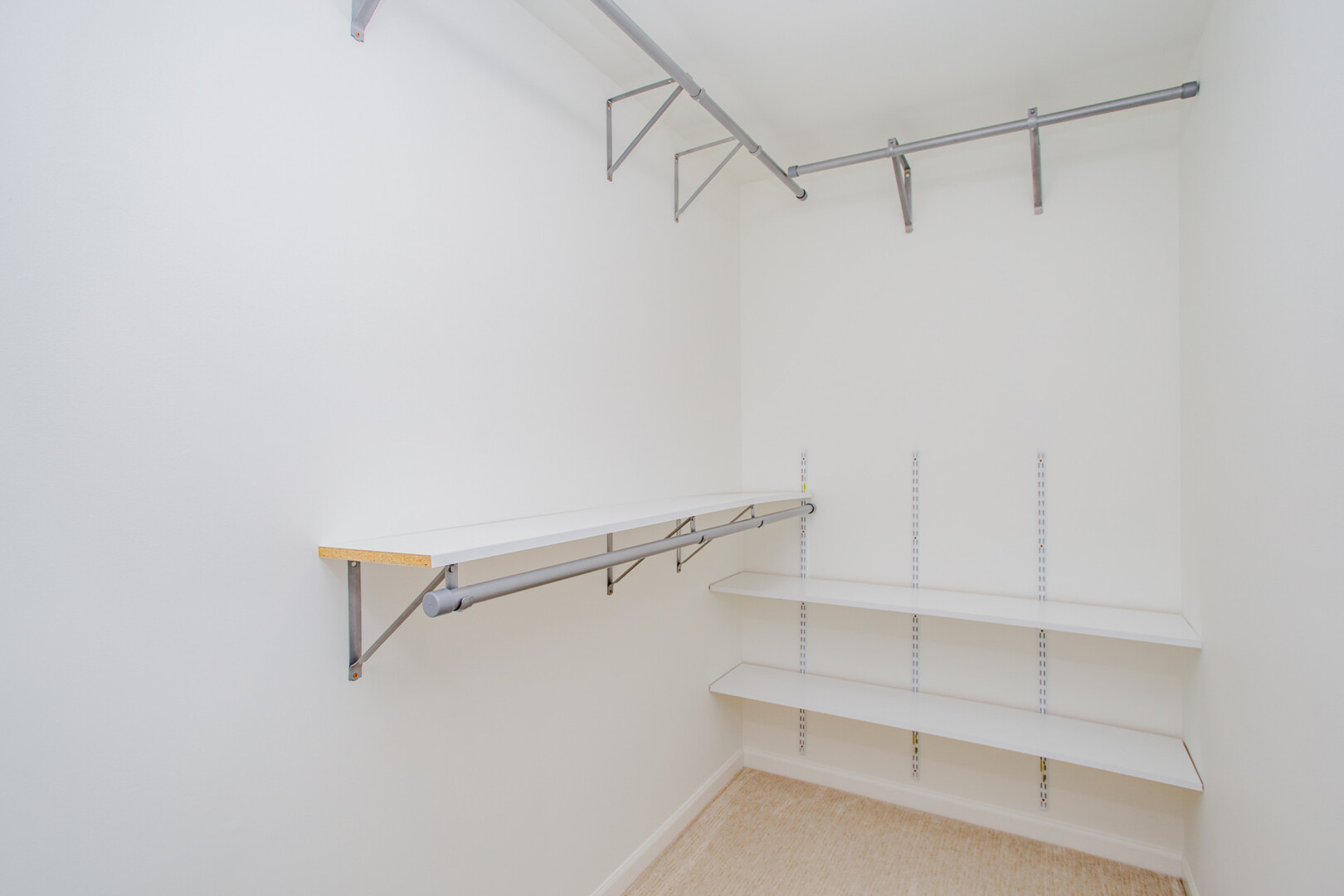 571 GROSSE POINTE Circle #11-7, Vernon Hills, IL 60061