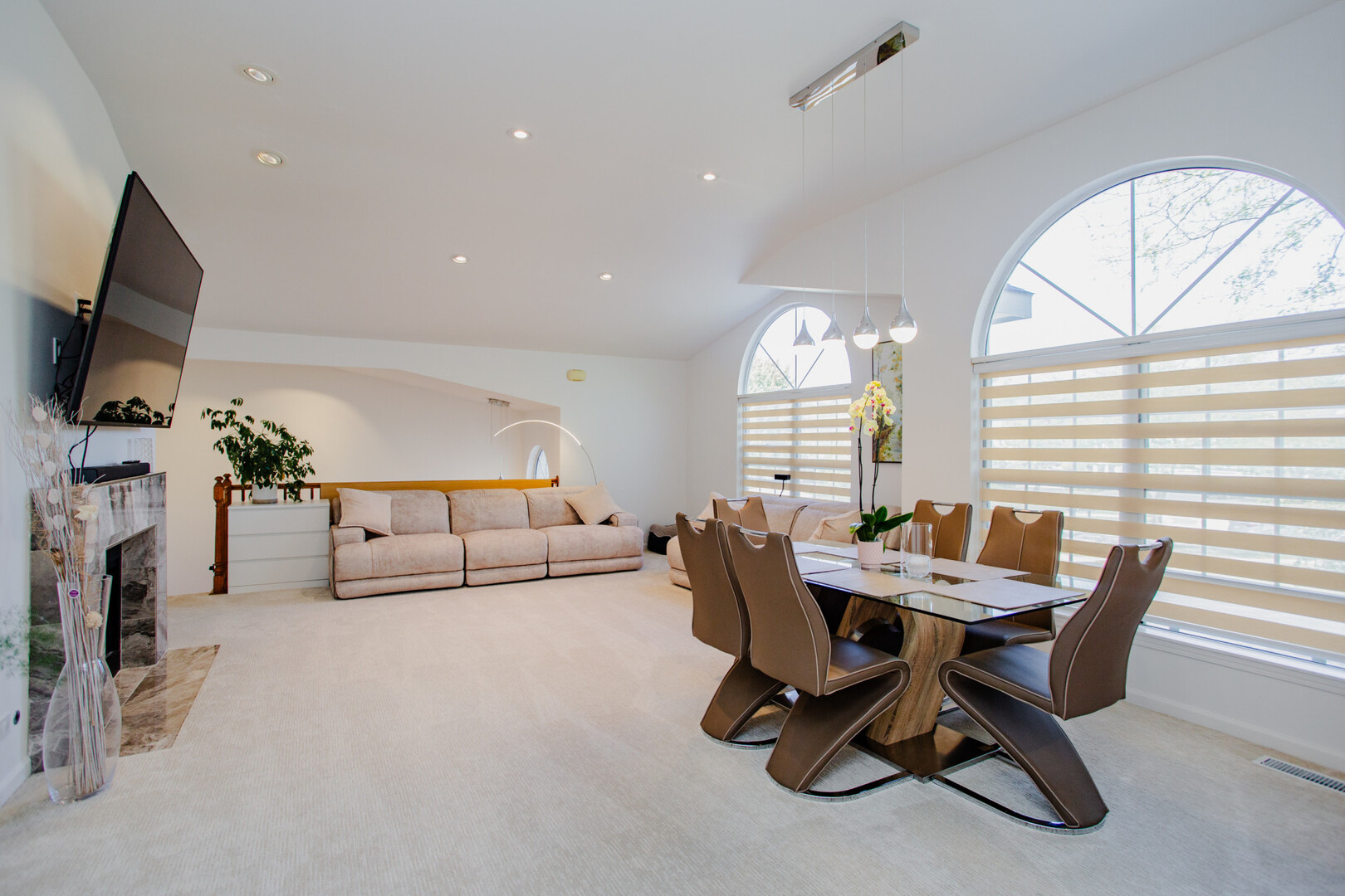 571 GROSSE POINTE Circle #11-7, Vernon Hills, IL 60061