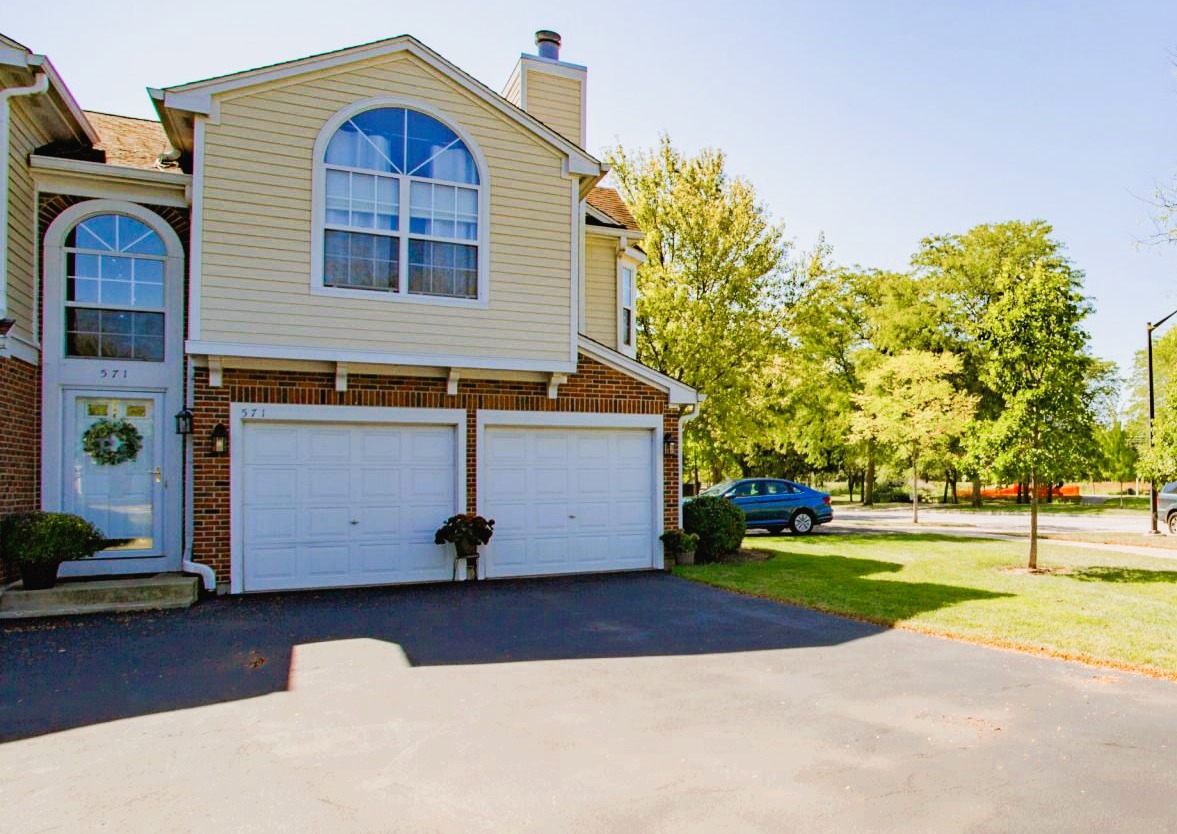 571 GROSSE POINTE Circle #11-7, Vernon Hills, IL 60061