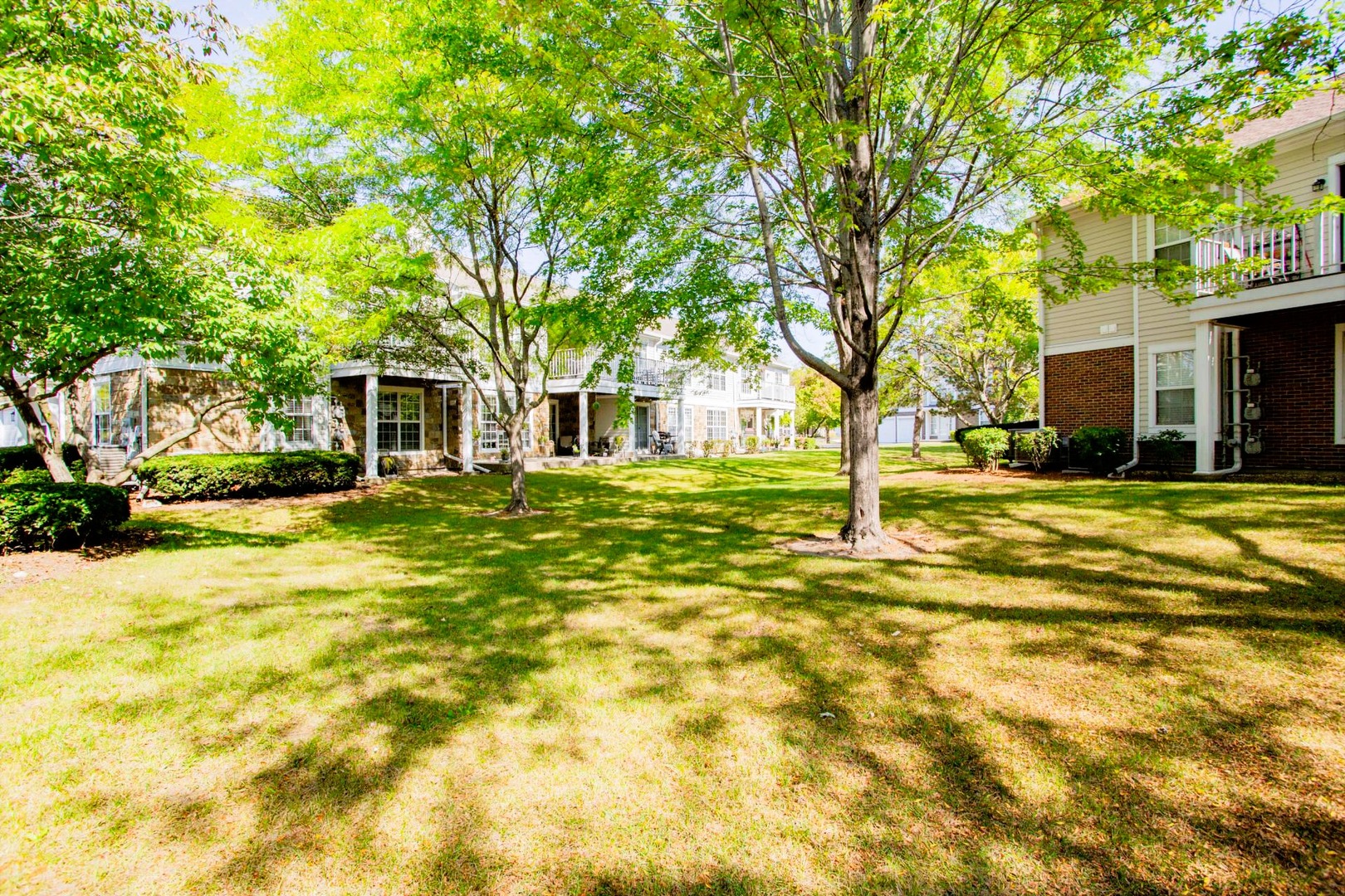 571 GROSSE POINTE Circle #11-7, Vernon Hills, IL 60061