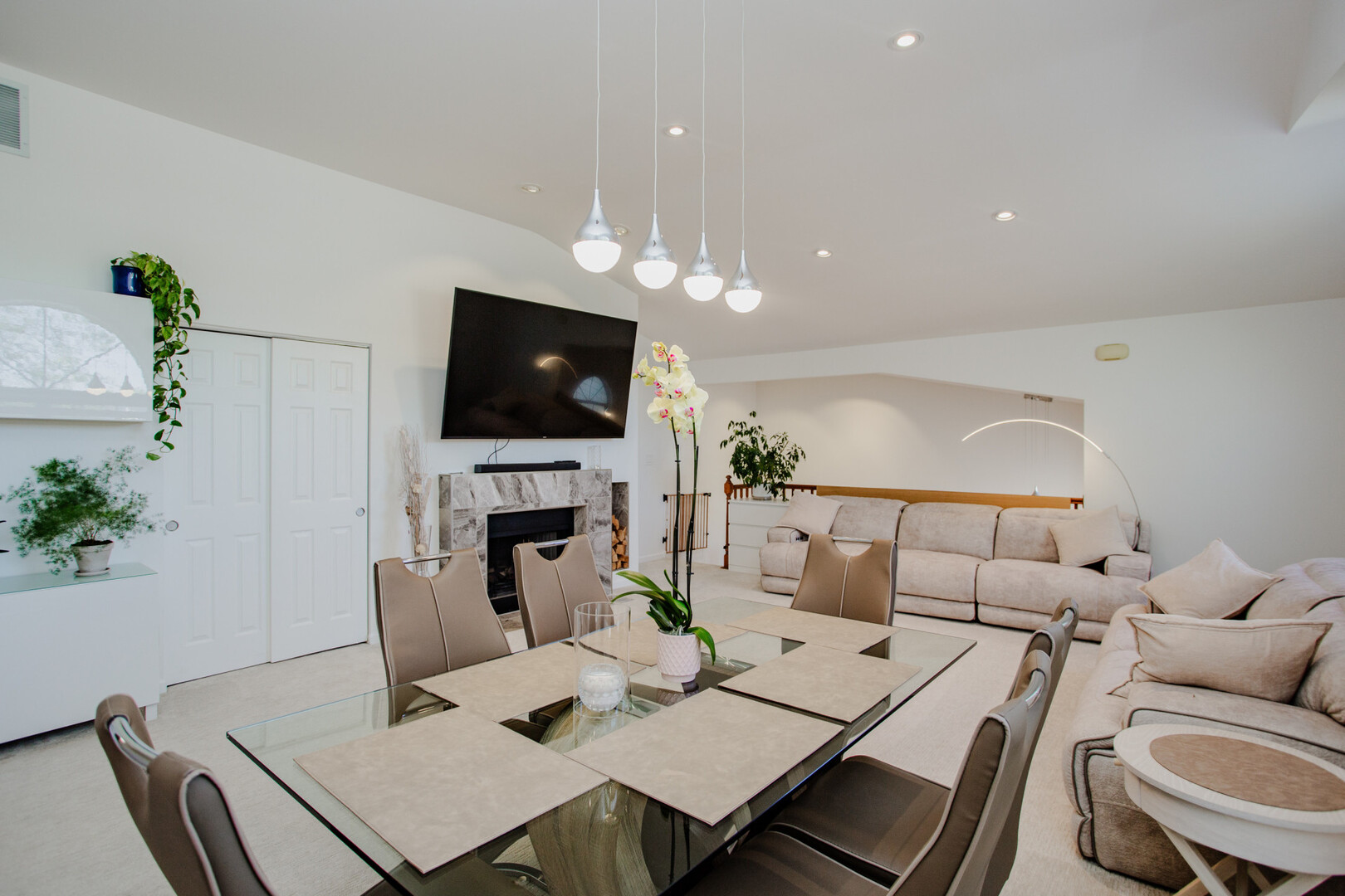 571 GROSSE POINTE Circle #11-7, Vernon Hills, IL 60061