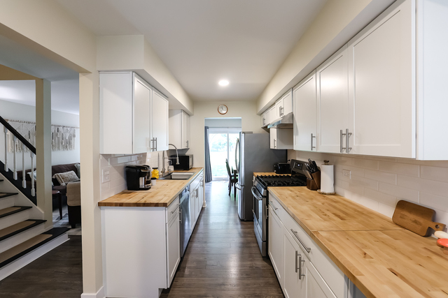 196 White Branch Court, Buffalo Grove, IL 60089