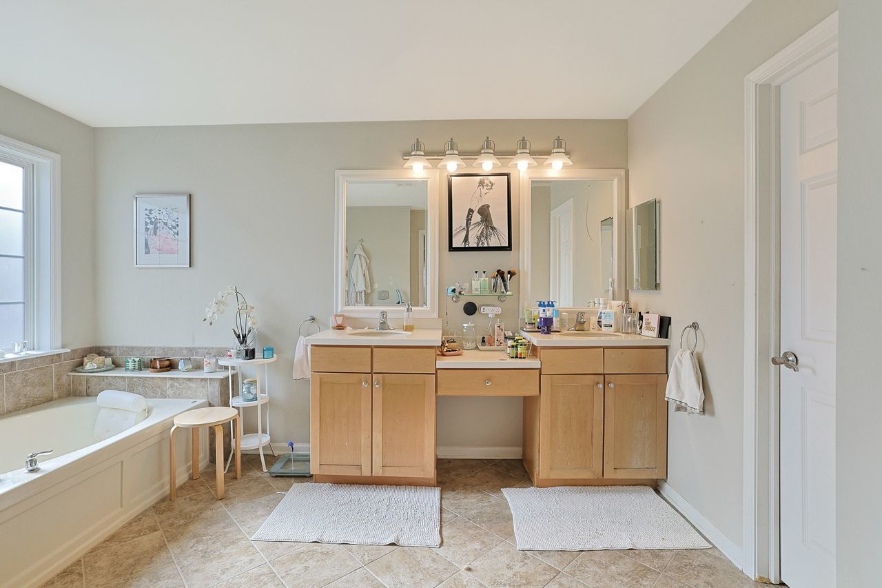 2951 Braeburn Way, Woodstock, IL 60098