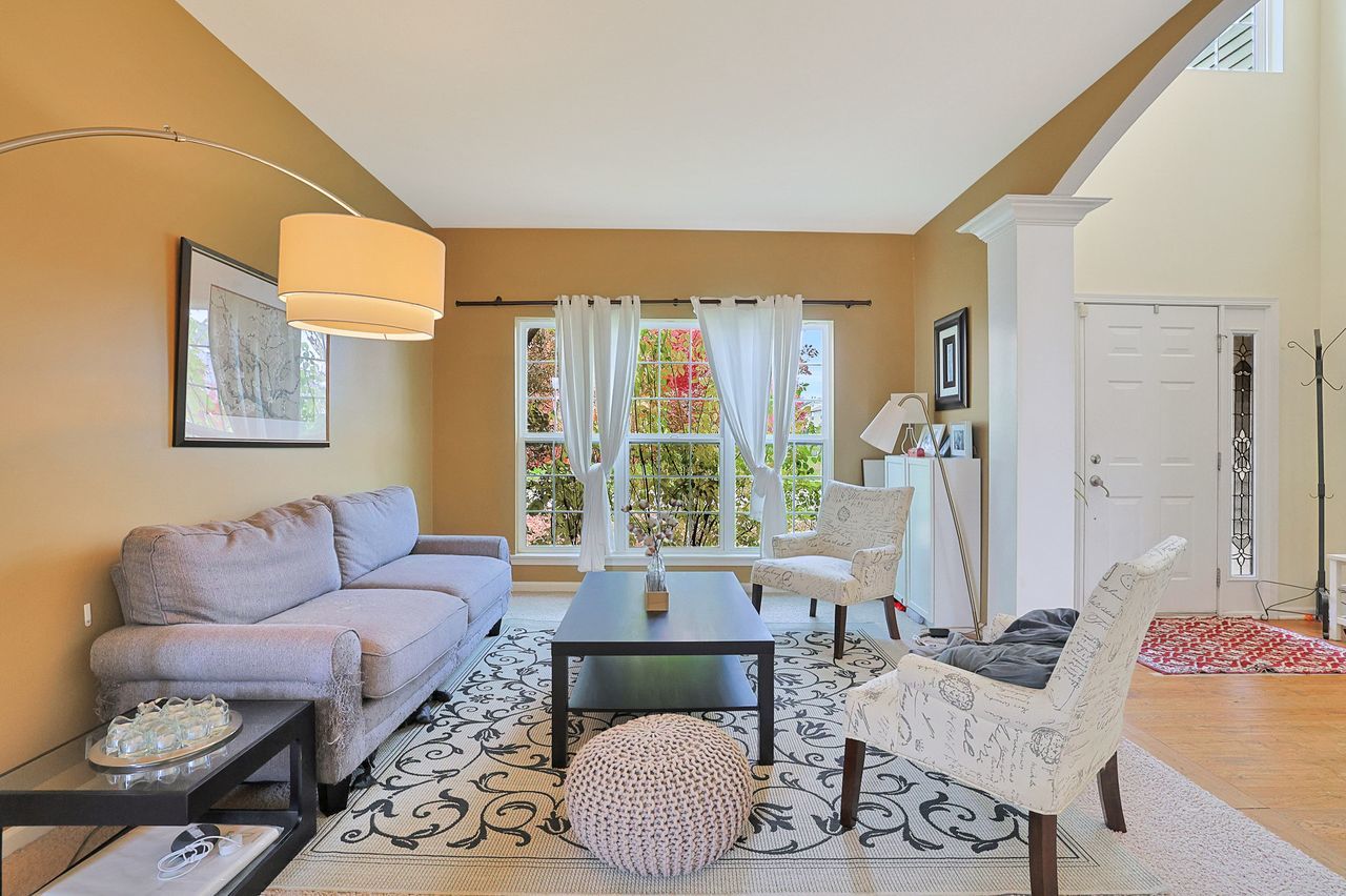 2951 Braeburn Way, Woodstock, IL 60098