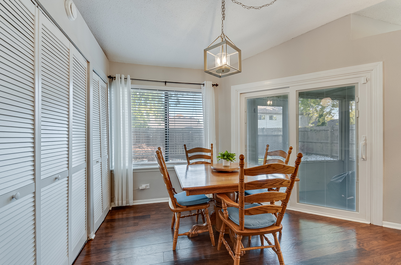 1008 Pheasant Run Lane, Aurora, IL 60504