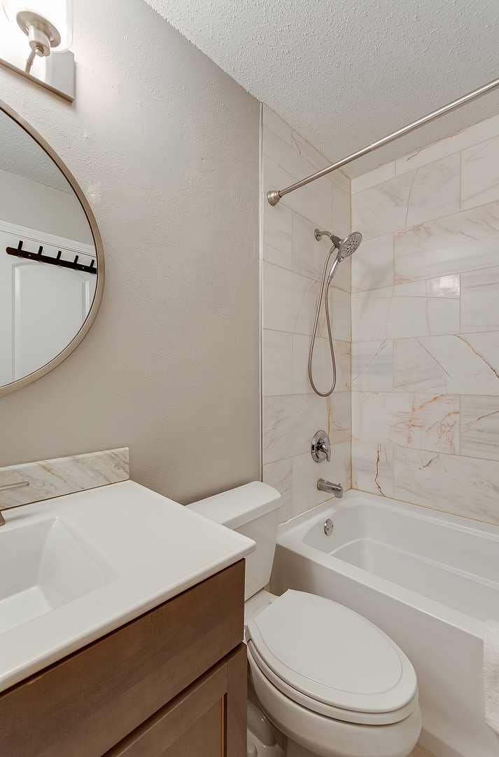 1008 Pheasant Run Lane, Aurora, IL 60504