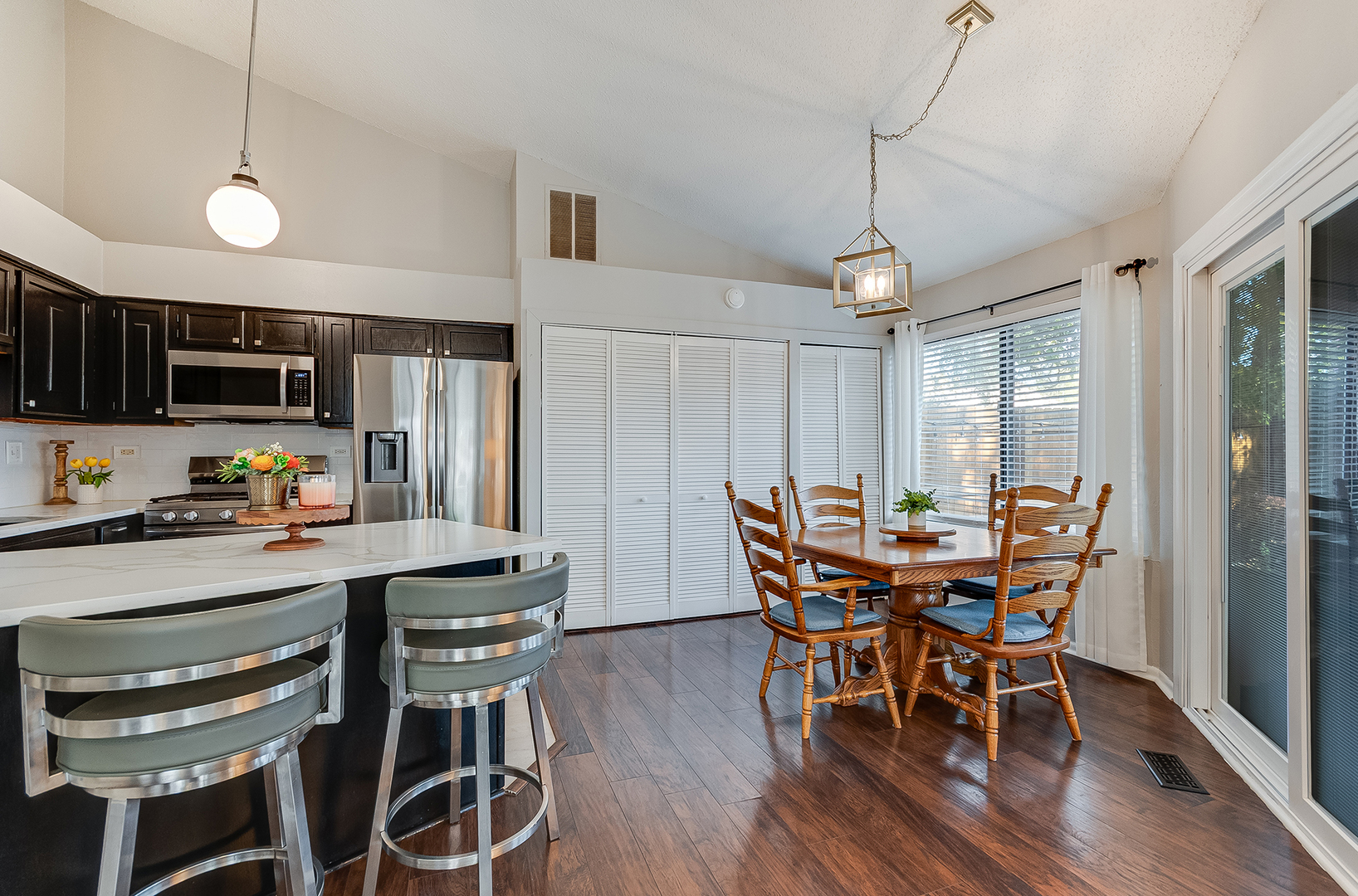 1008 Pheasant Run Lane, Aurora, IL 60504