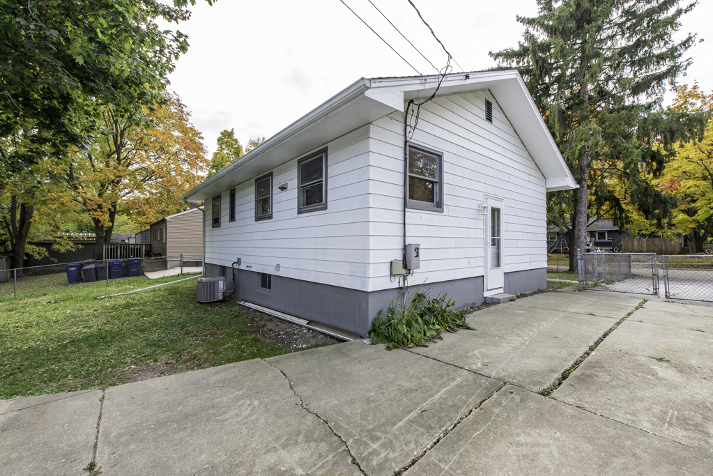 1913 Chippewa Road, Waukegan, IL 60087