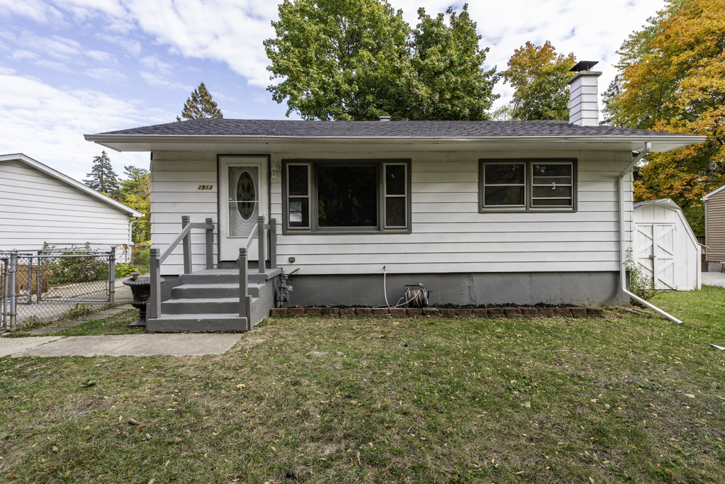 1913 Chippewa Road, Waukegan, IL 60087