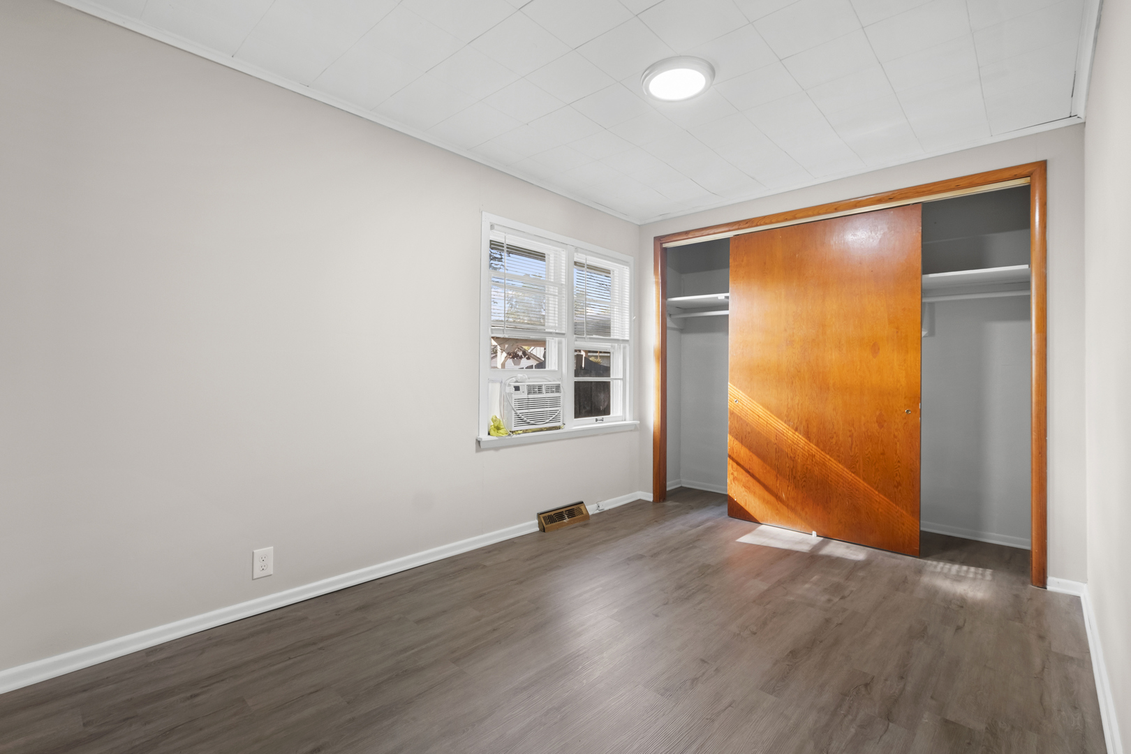 233 Wildwood Drive, Round Lake Beach, IL 60073