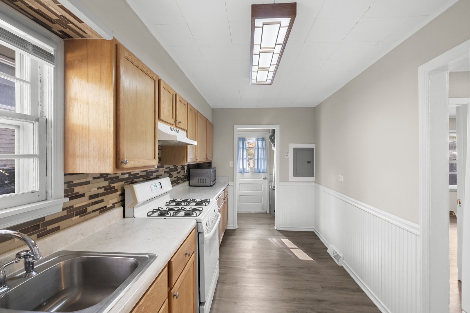 233 Wildwood Drive, Round Lake Beach, IL 60073