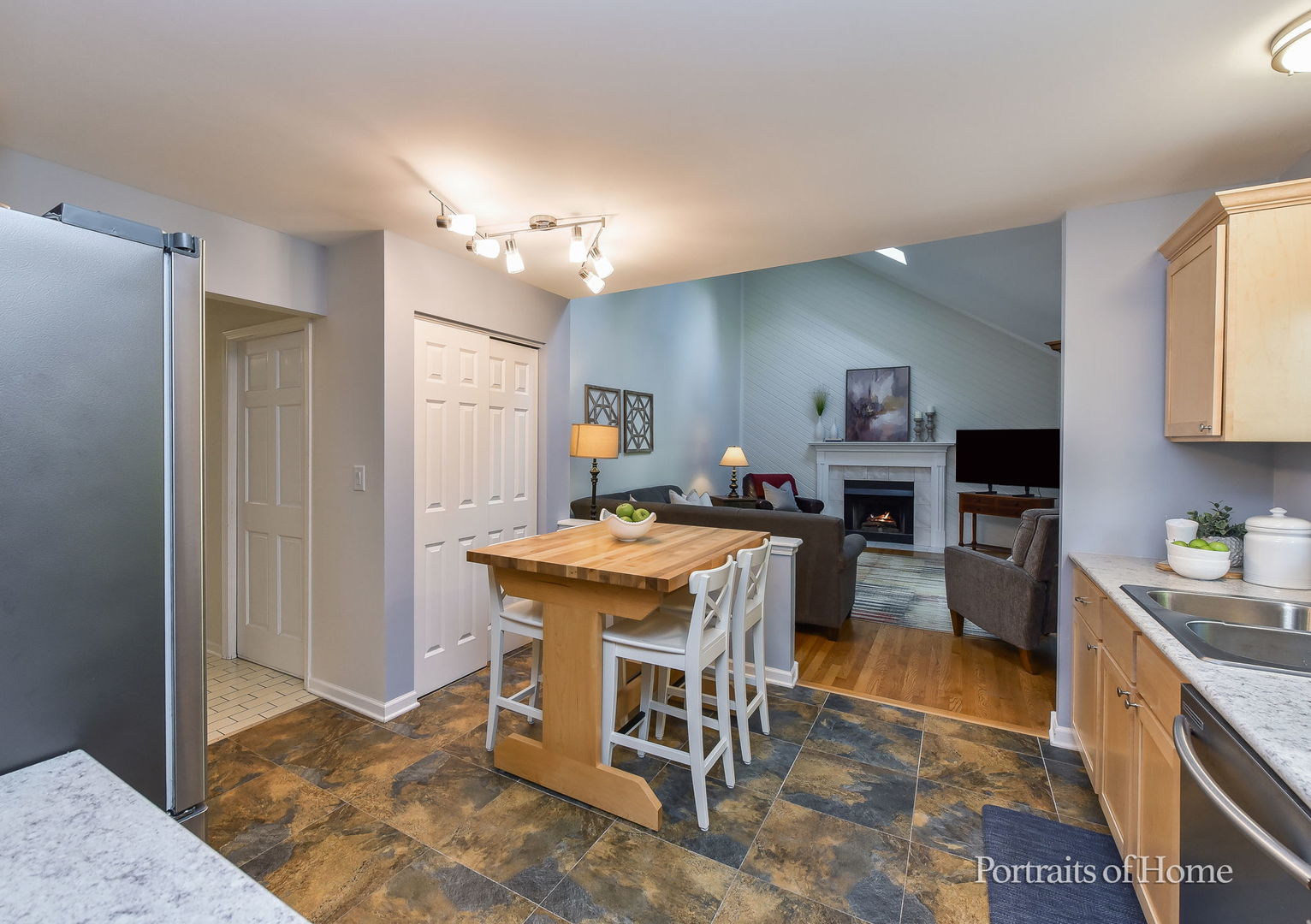 2206 Gleneagles Drive, Naperville, IL 60565