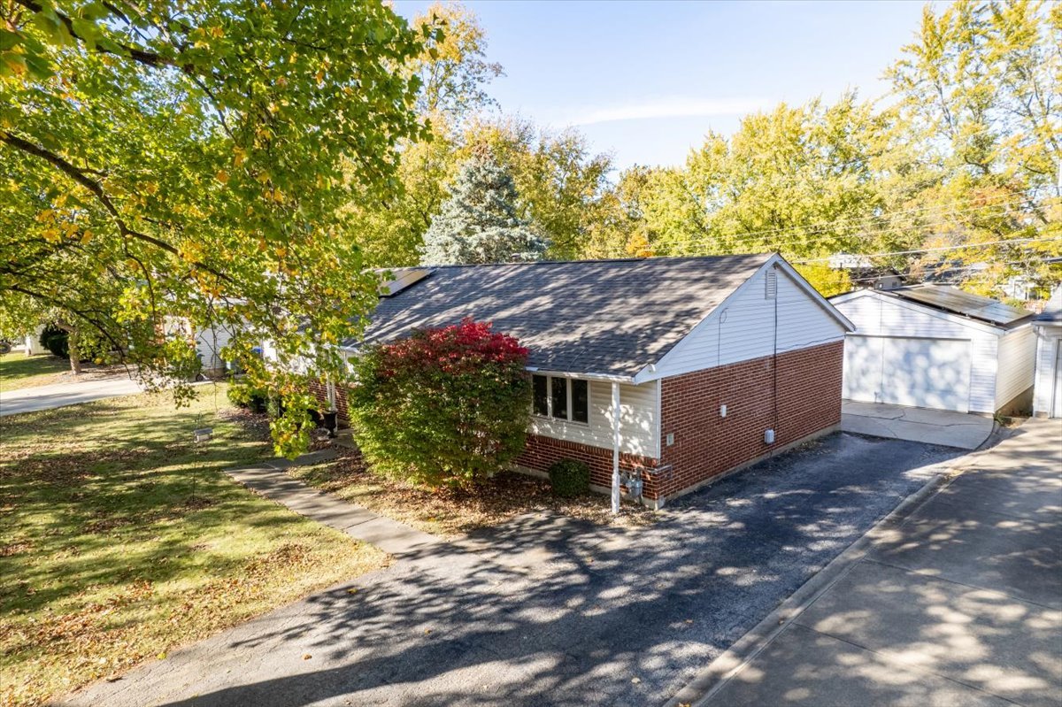 310 Rowe Drive, Bloomington, IL 61701