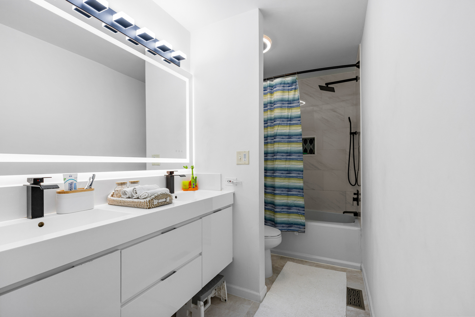 1965 Town Drive, Naperville, IL 60565