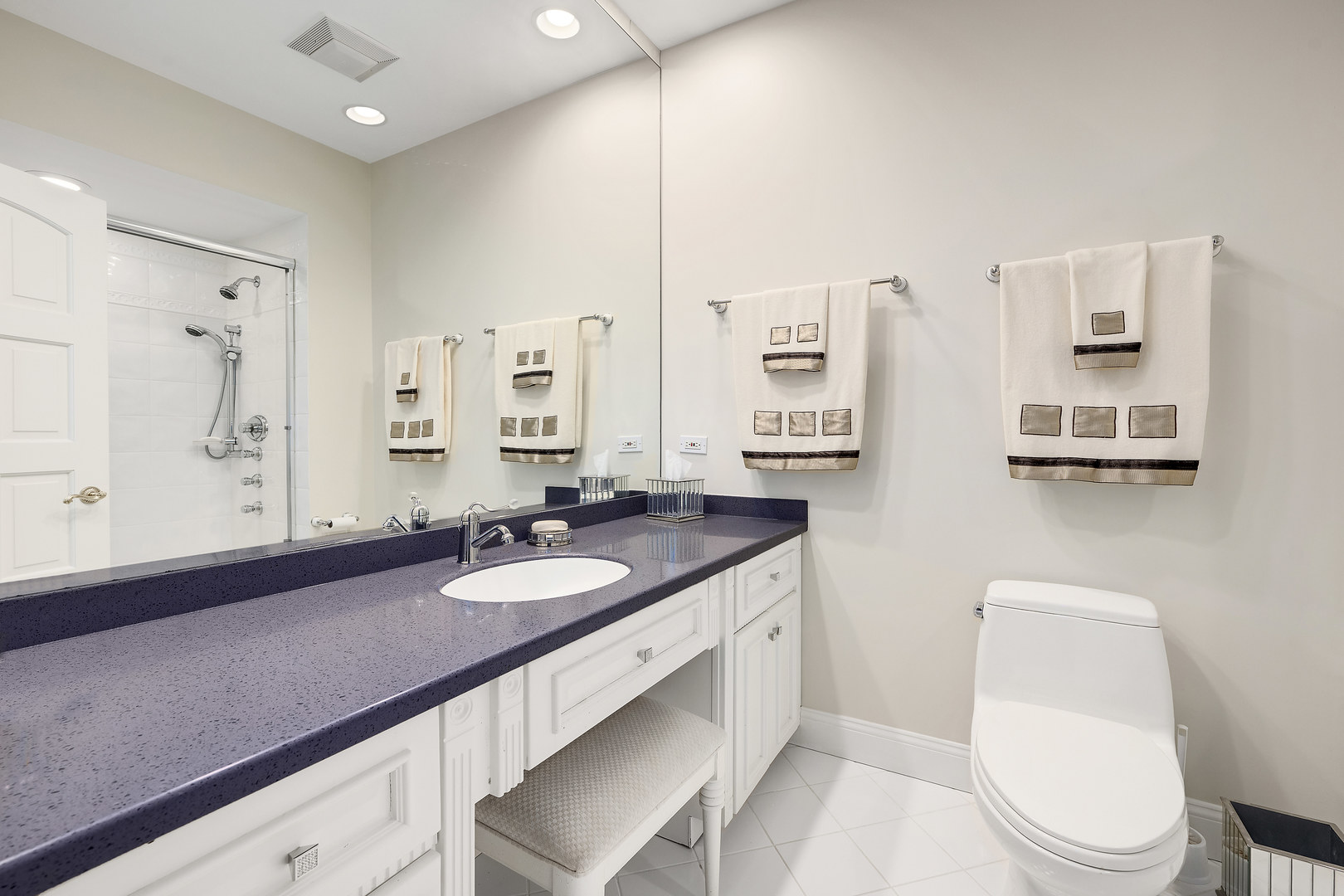 1890 Robinwood Lane, Riverwoods, IL 60015