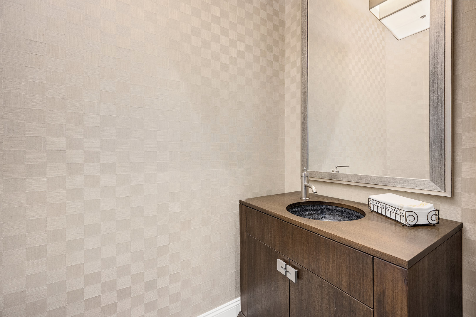 1890 Robinwood Lane, Riverwoods, IL 60015