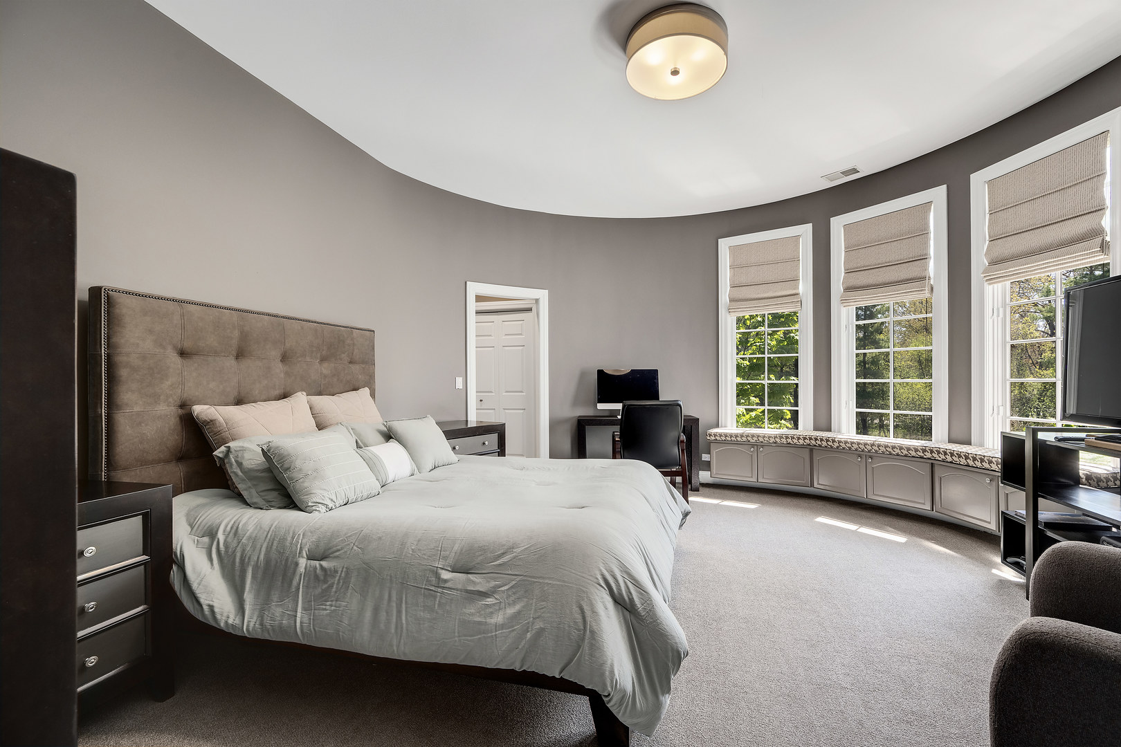 1890 Robinwood Lane, Riverwoods, IL 60015