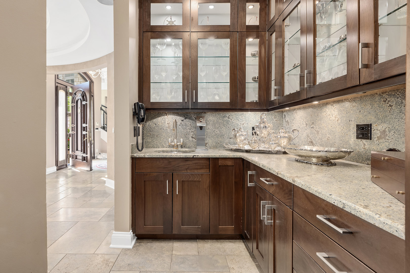 1890 Robinwood Lane, Riverwoods, IL 60015