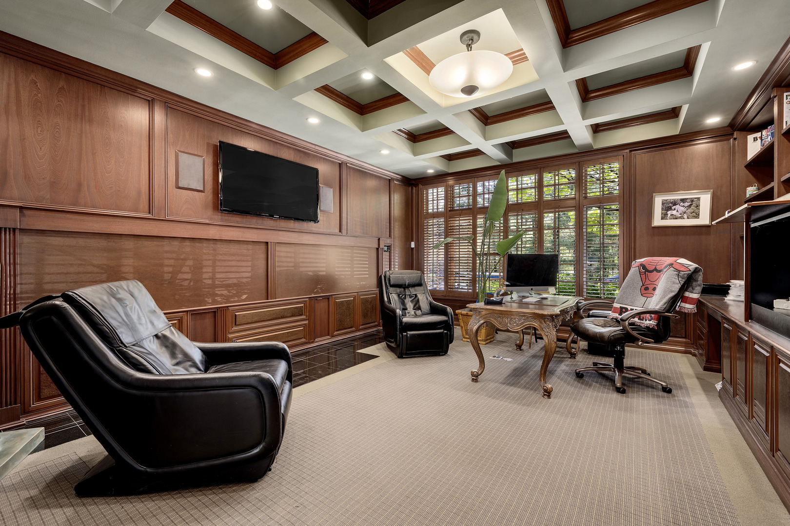 1890 Robinwood Lane, Riverwoods, IL 60015