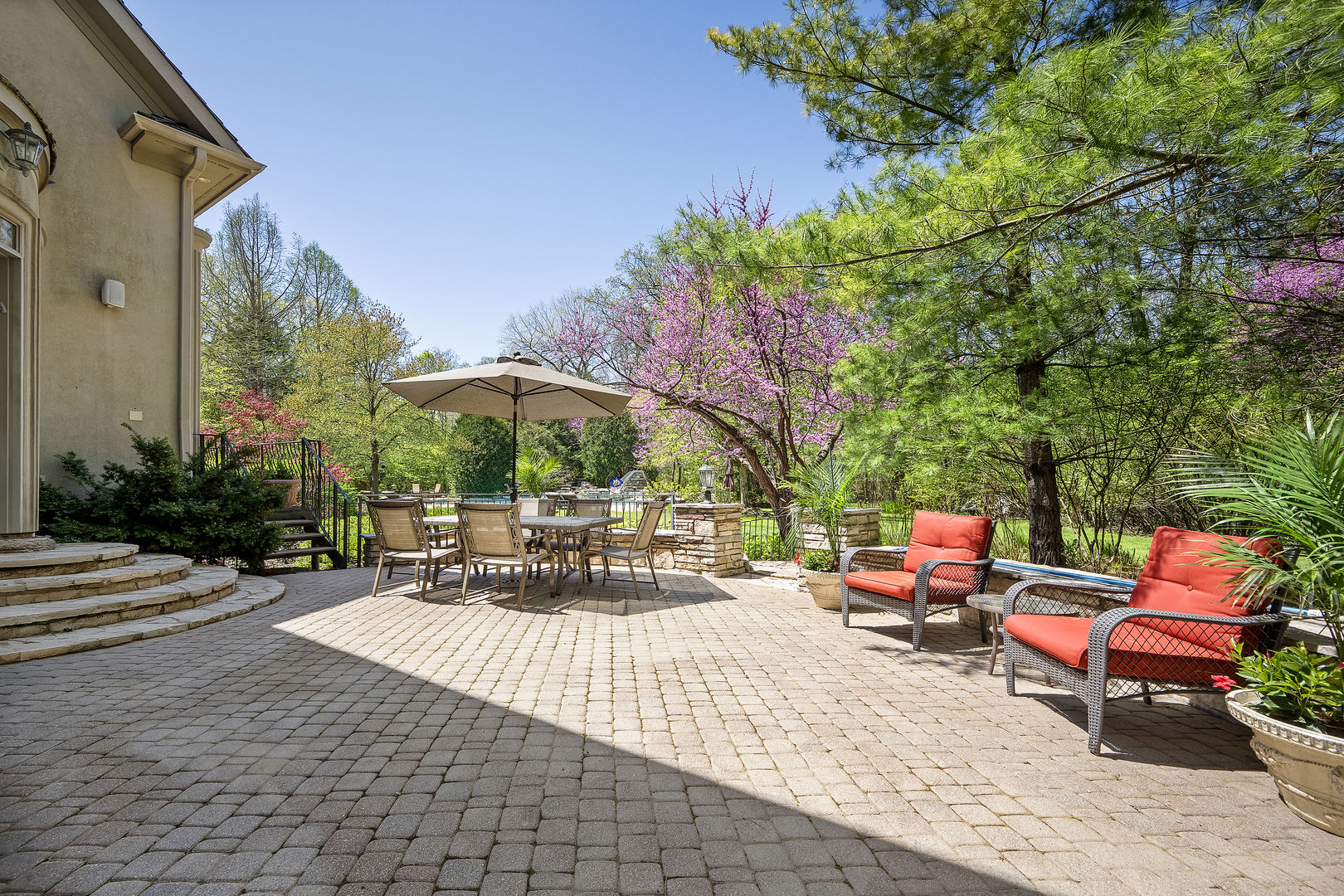 1890 Robinwood Lane, Riverwoods, IL 60015