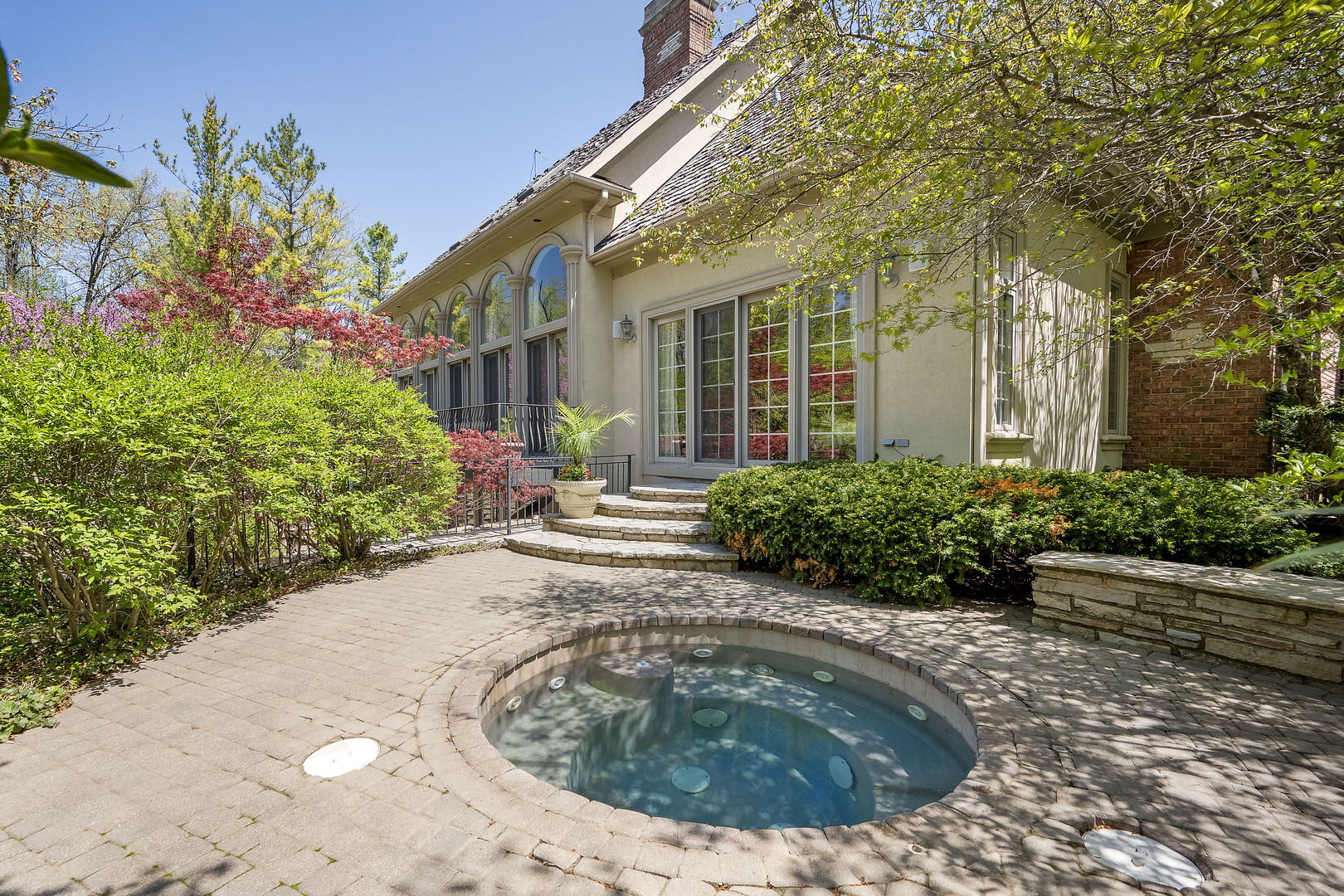 1890 Robinwood Lane, Riverwoods, IL 60015