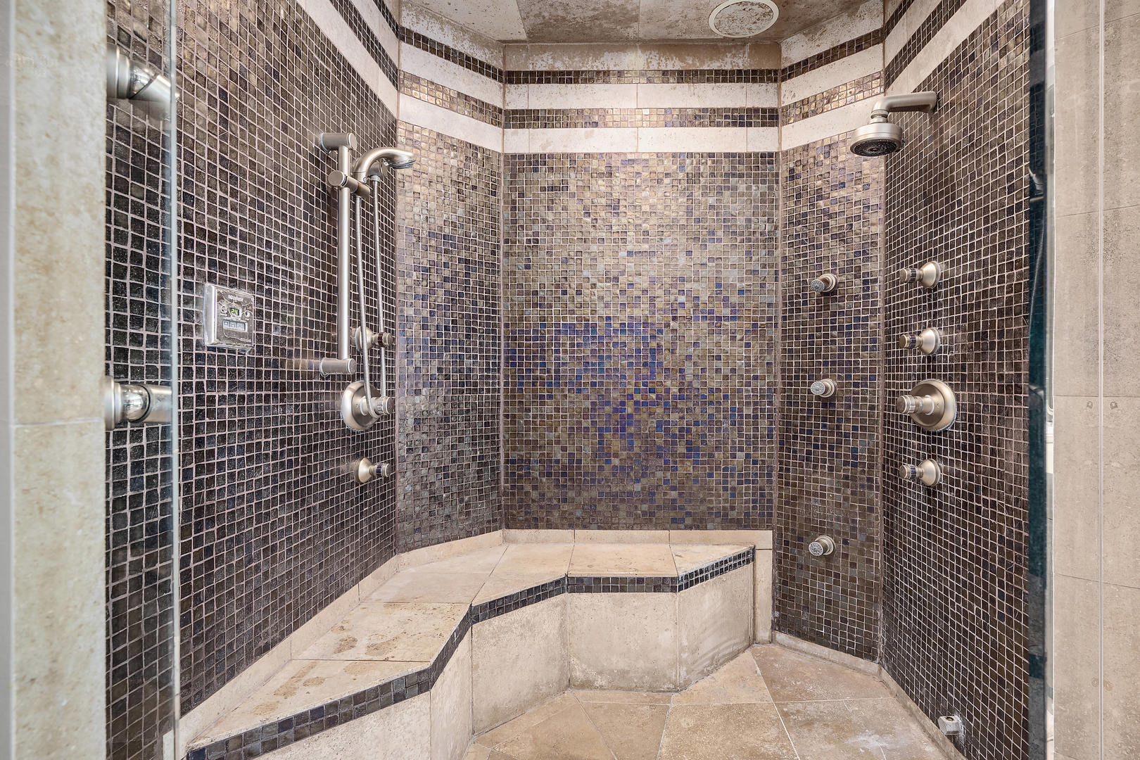 1890 Robinwood Lane, Riverwoods, IL 60015