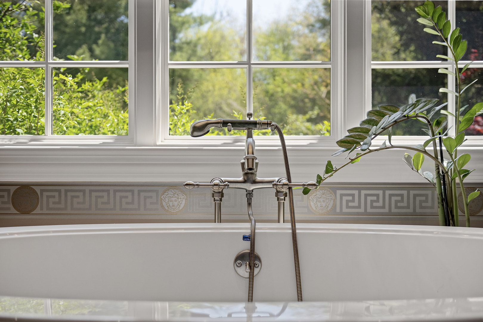 1890 Robinwood Lane, Riverwoods, IL 60015