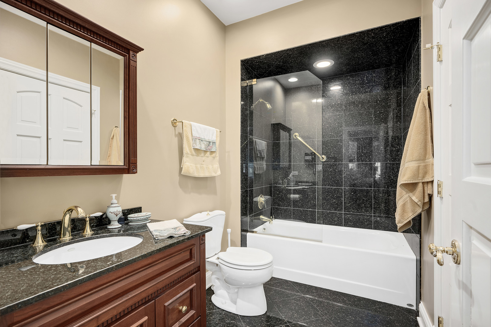 1890 Robinwood Lane, Riverwoods, IL 60015