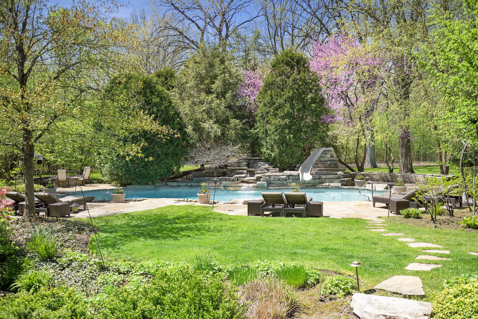 1890 Robinwood Lane, Riverwoods, IL 60015