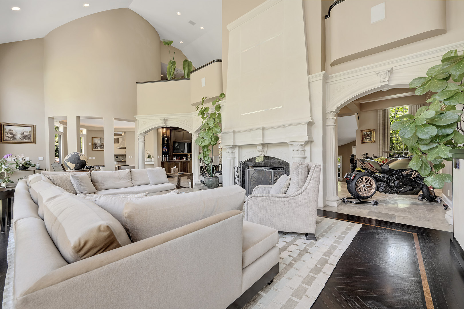 1890 Robinwood Lane, Riverwoods, IL 60015