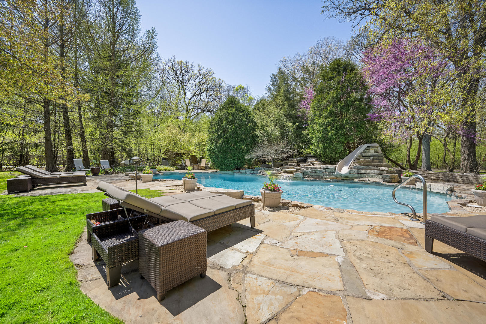 1890 Robinwood Lane, Riverwoods, IL 60015