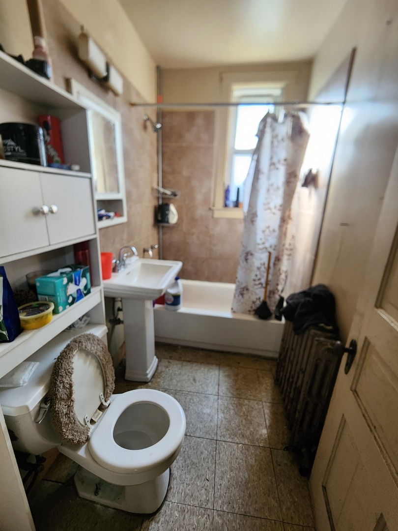 5830 S Carpenter Street, Chicago, IL 60621