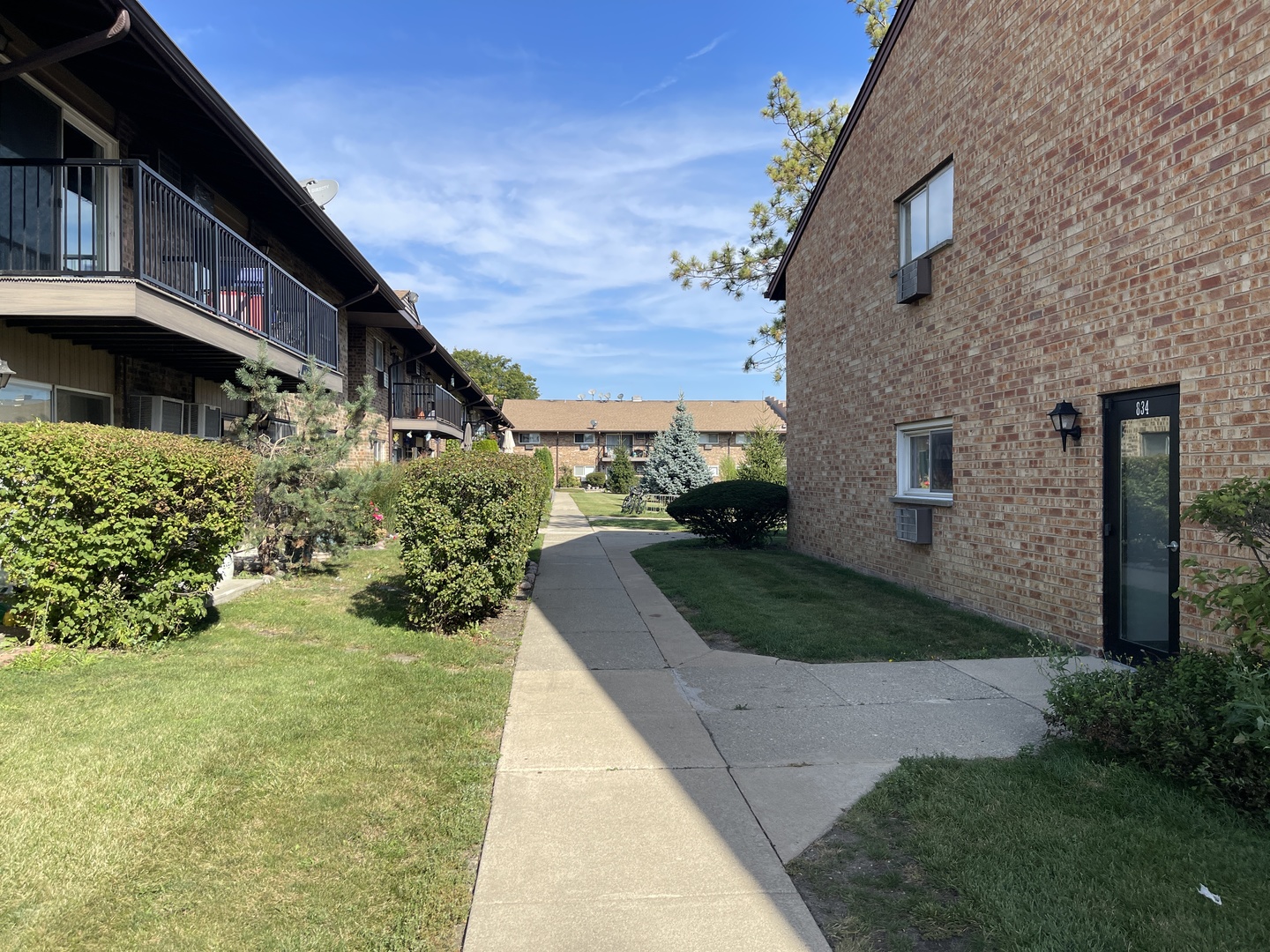 832 E Old Willow Road #106, Prospect Heights, IL 60070