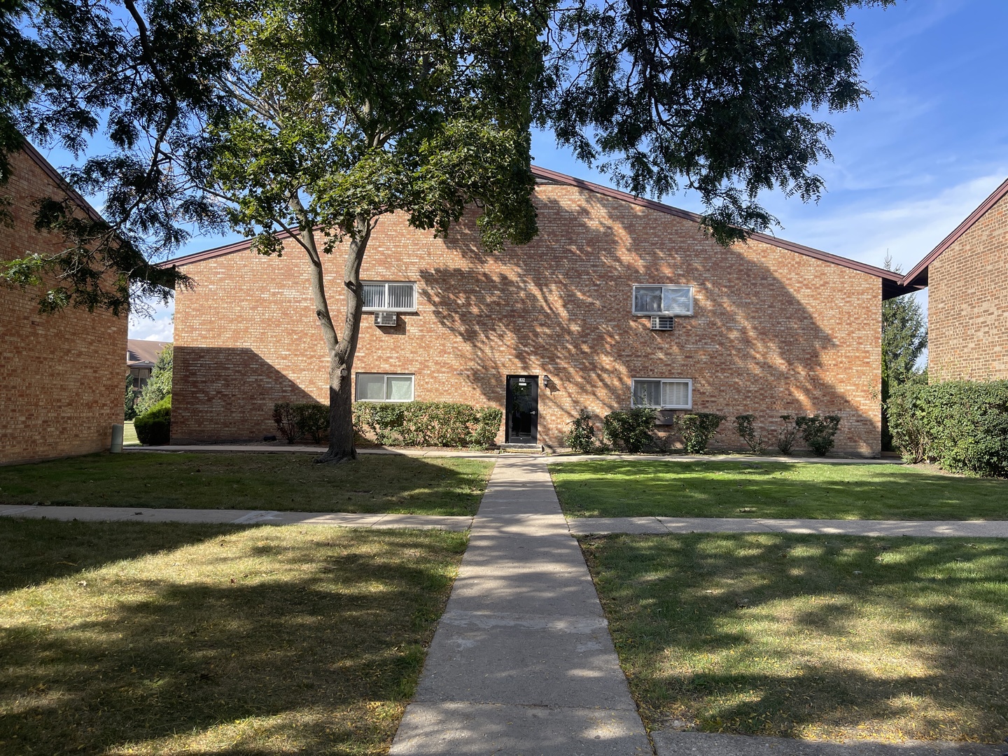 832 E Old Willow Road #106, Prospect Heights, IL 60070