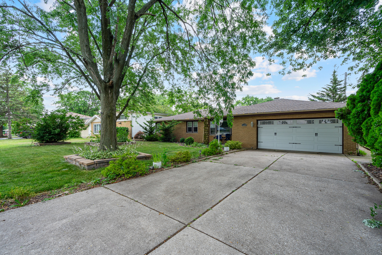 16000 Long Avenue, Oak Forest, IL 60452