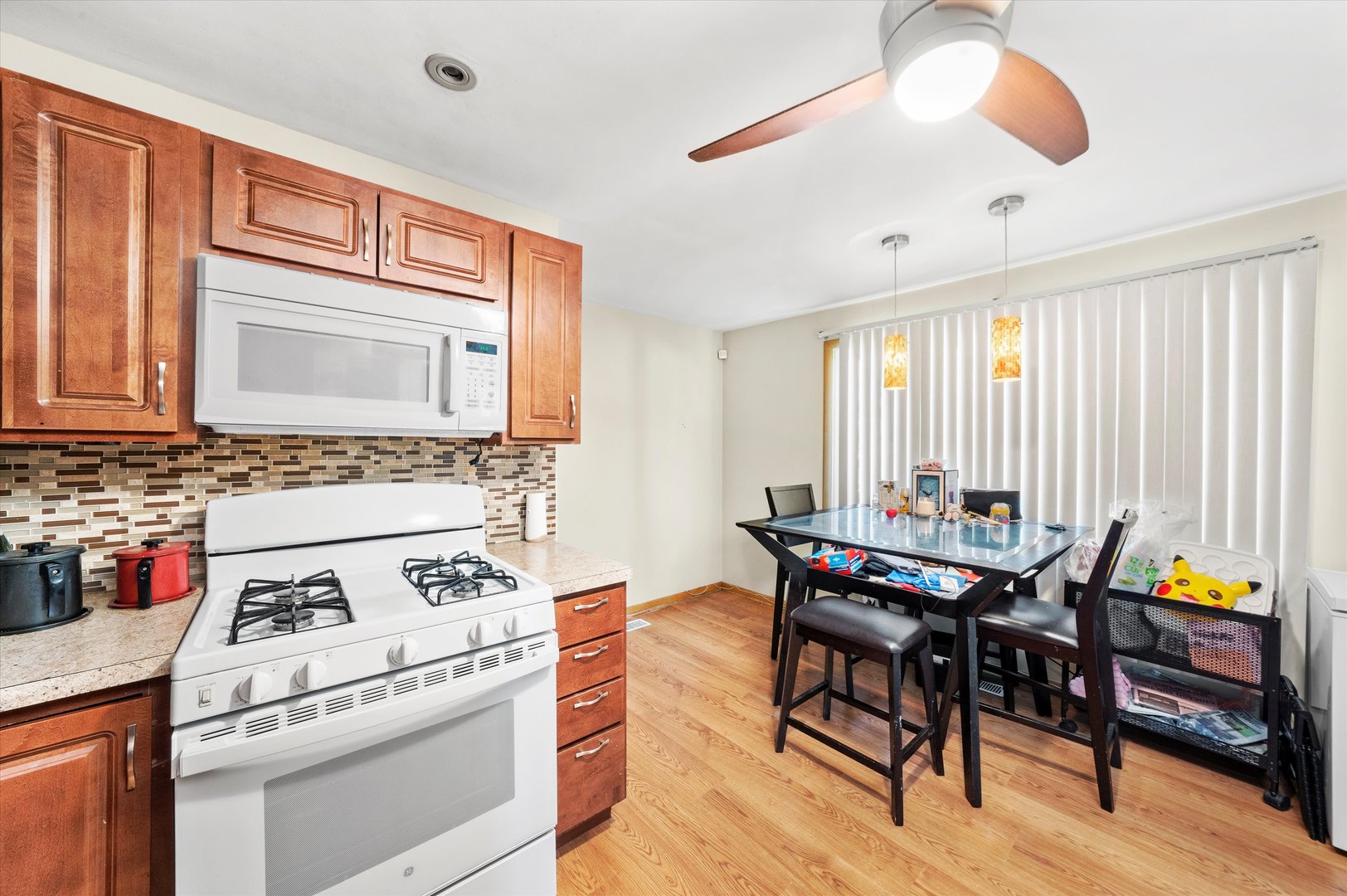 1012 E 159th Place, South Holland, IL 60473