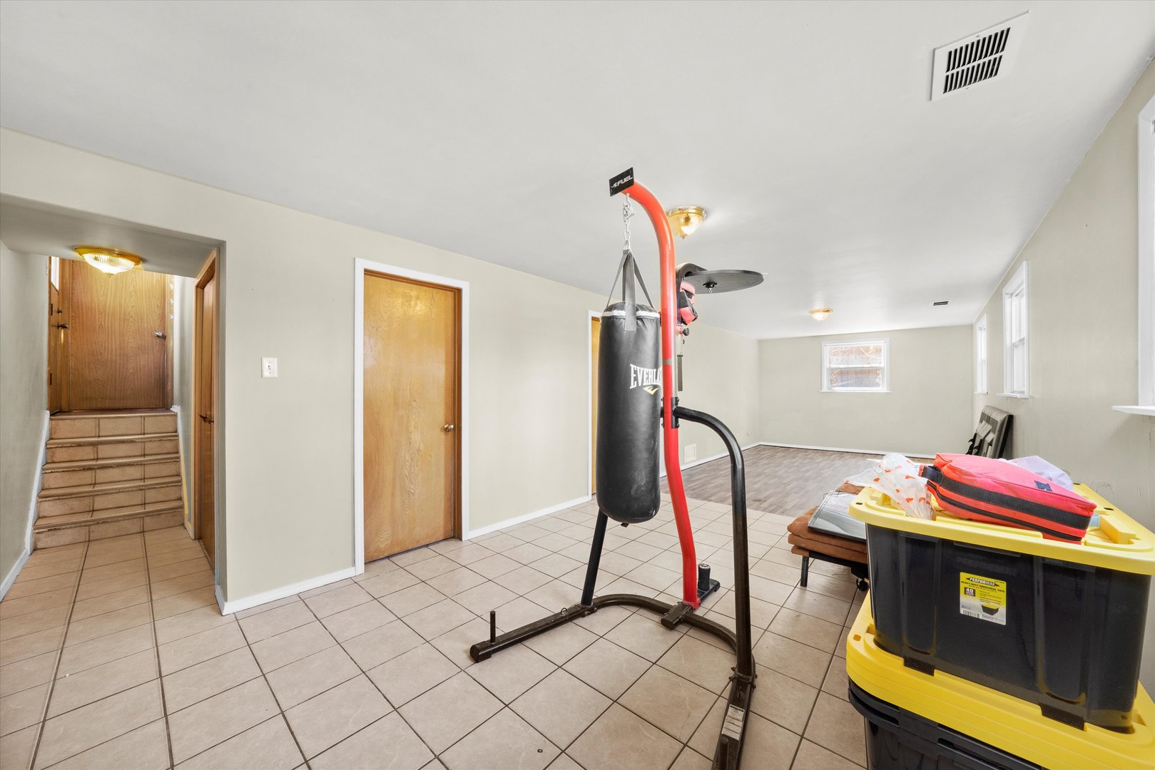 1012 E 159th Place, South Holland, IL 60473